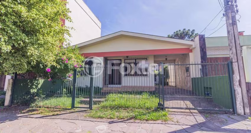Casa com 3 quartos à venda na Rua Gaston Englert, 545, Vila Ipiranga, Porto Alegre