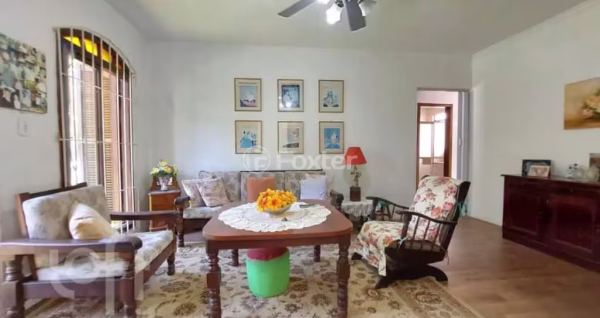 Casa com 3 quartos à venda na Avenida Teixeira Mendes, 298, Chácara das Pedras, Porto Alegre