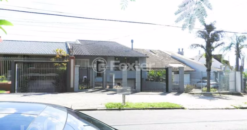 Casa com 3 quartos à venda na Avenida General Barreto Viana, 460, Chácara das Pedras, Porto Alegre