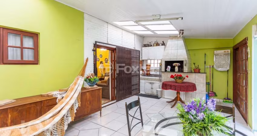 Casa com 3 quartos à venda na Rua Gaspar Martins, 454, Floresta, Porto Alegre