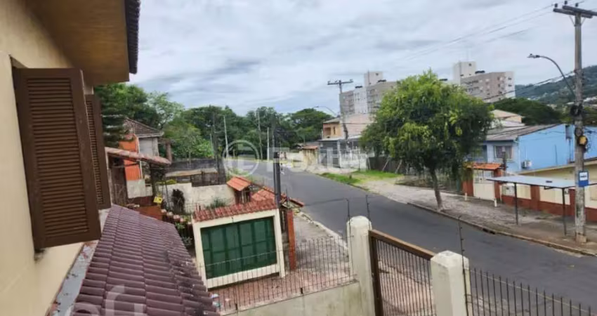 Casa com 3 quartos à venda na Rua Octávio de Souza, 425, Teresópolis, Porto Alegre