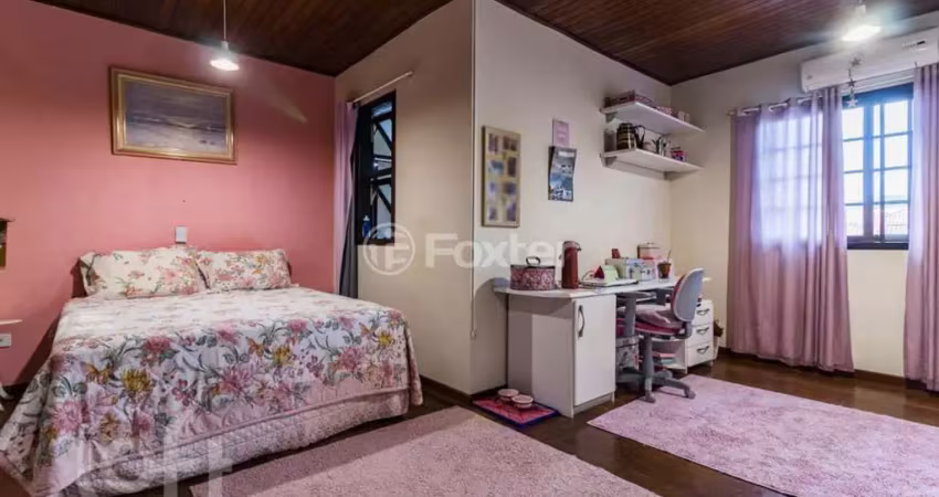 Casa com 4 quartos à venda na Rua Três Passos, 107, Passo da Areia, Porto Alegre