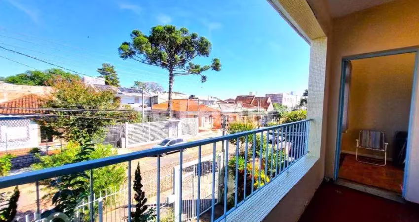 Casa com 3 quartos à venda na Travessa Afonso Mabilde, 83, Santa Maria Goretti, Porto Alegre
