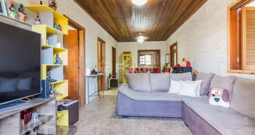 Casa com 2 quartos à venda na Rua Carmense, 140, Parque Santa Fé, Porto Alegre