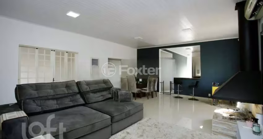 Casa com 3 quartos à venda na Rua General Gomes Carneiro, 603, Medianeira, Porto Alegre