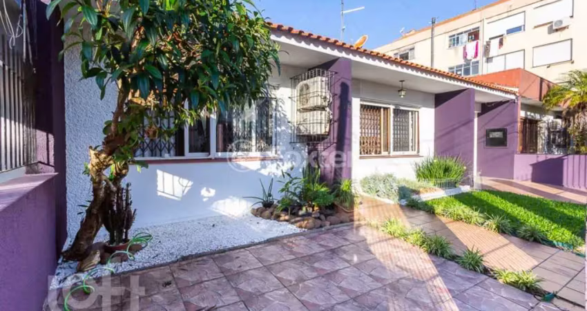 Casa com 3 quartos à venda na Rua Ministro Oliveira Lima, 405, São Sebastião, Porto Alegre