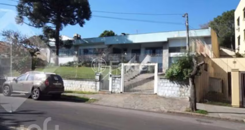 Casa com 3 quartos à venda na Avenida Taquary, 390, Cristal, Porto Alegre