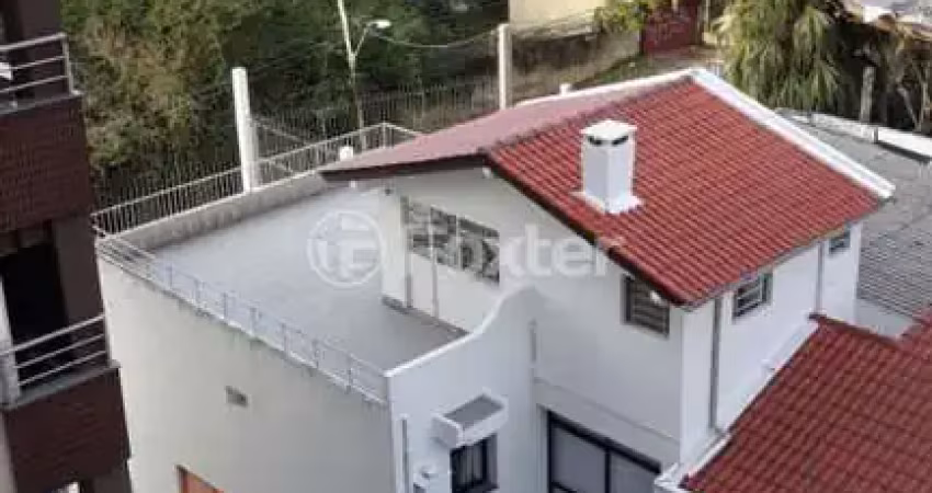 Casa com 3 quartos à venda na Rua Barão de Cerro Largo, 645, Menino Deus, Porto Alegre