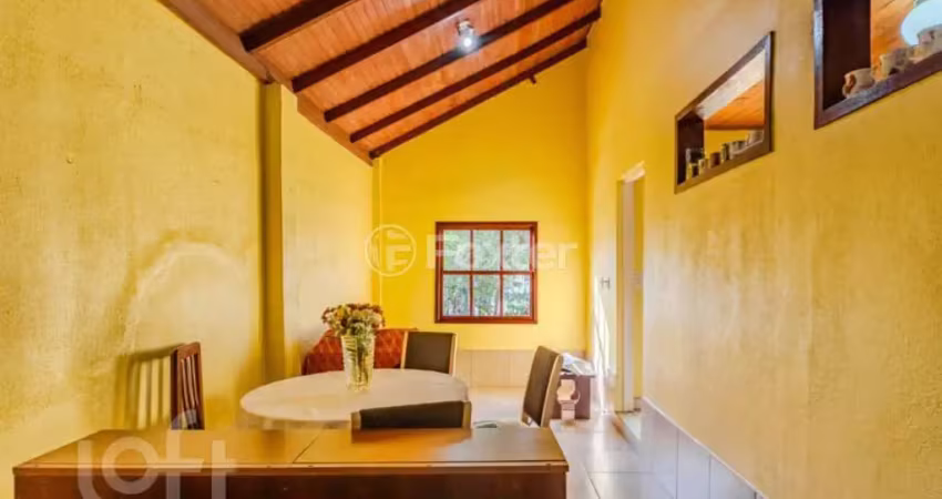 Casa com 2 quartos à venda na Avenida Juca Batista, 7249, Ponta Grossa, Porto Alegre