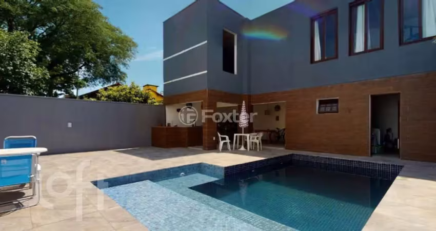 Casa com 4 quartos à venda na Rua Jacundá, 132, Guarujá, Porto Alegre