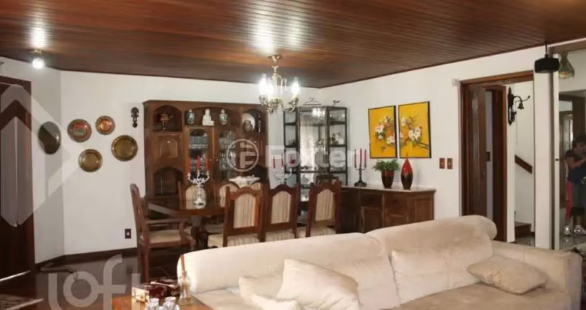 Casa com 5 quartos à venda na Rua Eurico Lara, 656, Medianeira, Porto Alegre