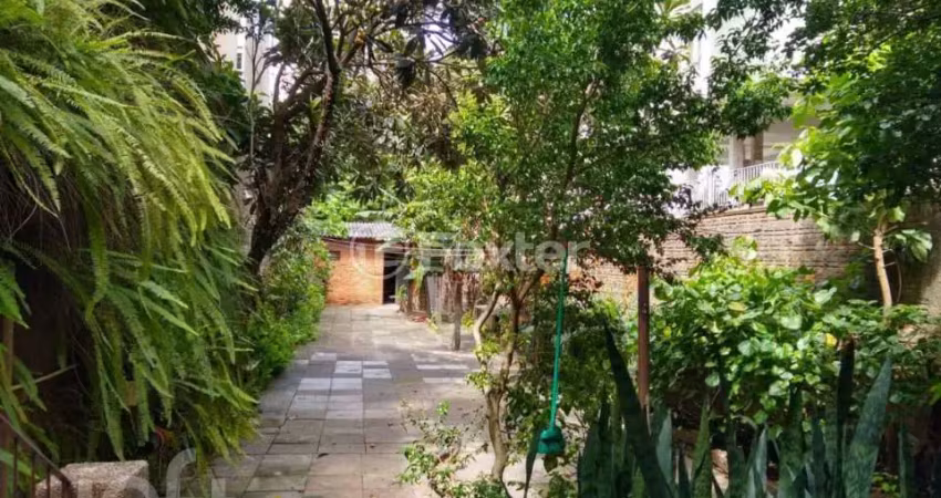 Casa com 4 quartos à venda na Rua Eça de Queiroz, 156, Petrópolis, Porto Alegre