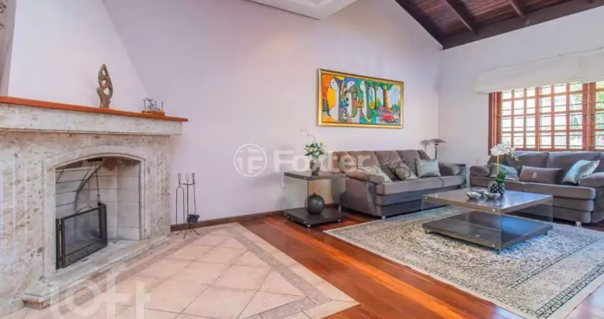 Casa com 3 quartos à venda na Rua Afonso Arinos, 114, Camaquã, Porto Alegre