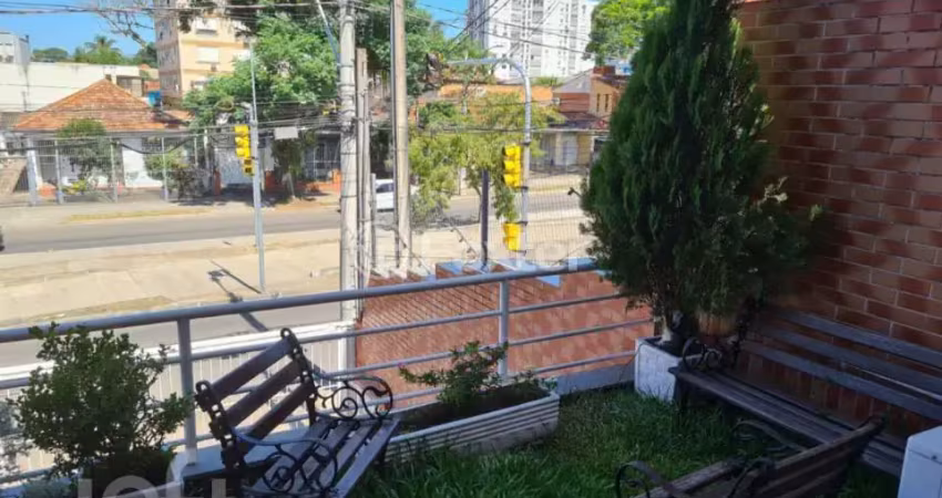 Casa com 4 quartos à venda na Avenida Coronel Gastão Haslocher Mazeron, 479, Medianeira, Porto Alegre