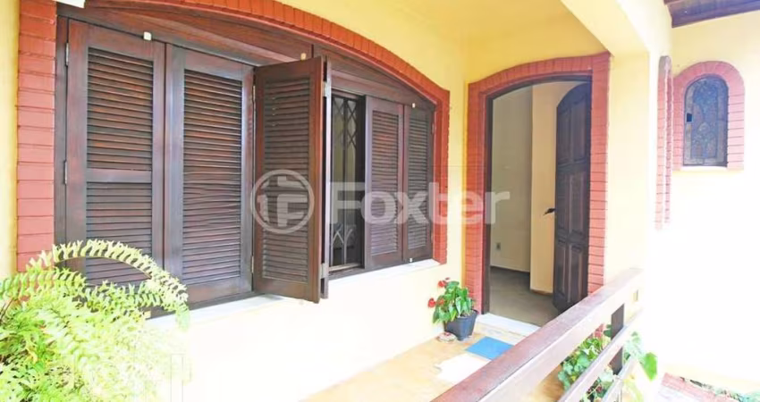 Casa com 3 quartos à venda na Rua Umbú, 137, Passo da Areia, Porto Alegre
