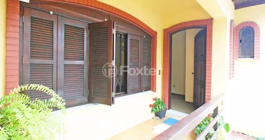 Casa com 3 quartos à venda na Rua Umbú, 137, Passo da Areia, Porto Alegre