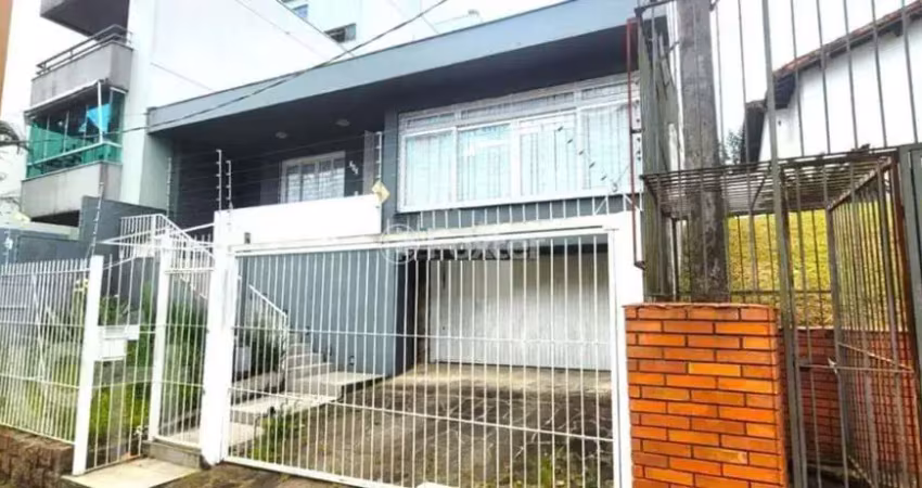 Casa com 3 quartos à venda na Rua Riveira, 542, Petrópolis, Porto Alegre