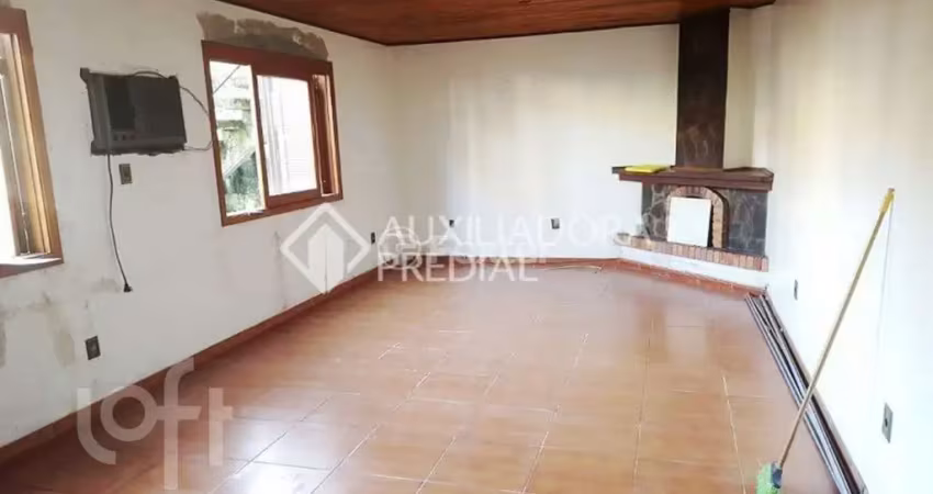 Casa com 3 quartos à venda na Rua Afonso Arinos, 858, Camaquã, Porto Alegre