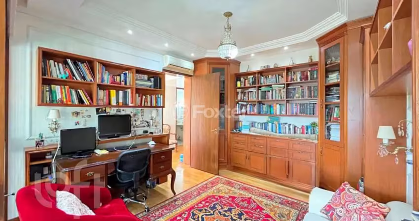 Casa com 3 quartos à venda na Rua Maracá, 51, Vila Assunção, Porto Alegre
