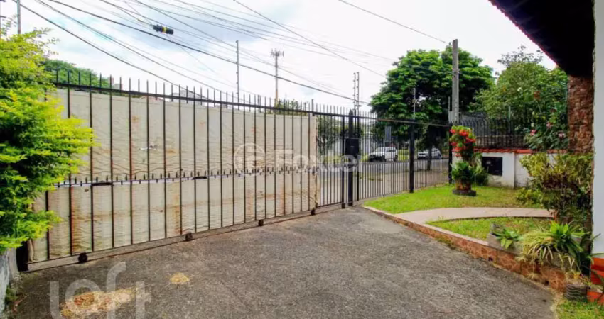 Casa com 3 quartos à venda na Travessa Professor Emeterio Garcia Fernandez, 192, Cristo Redentor, Porto Alegre
