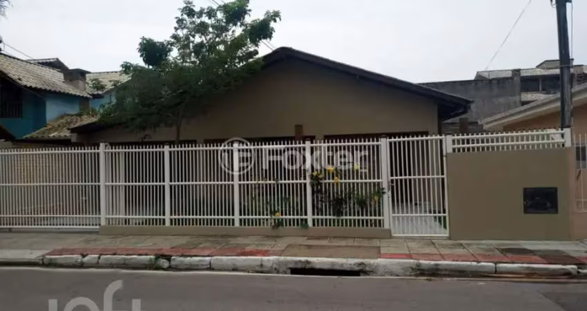 Casa com 4 quartos à venda na Rua Acary Margarida, 124, Canasvieiras, Florianópolis