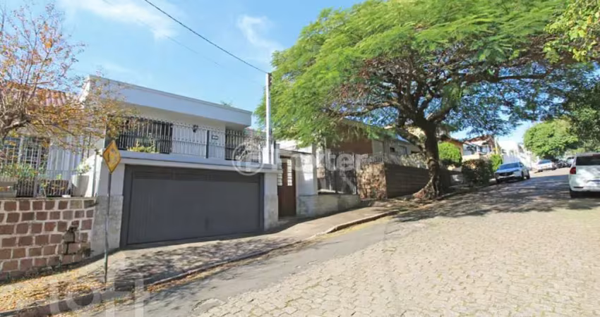 Casa com 3 quartos à venda na Rua Gustavo Schmidt, 615, Três Figueiras, Porto Alegre