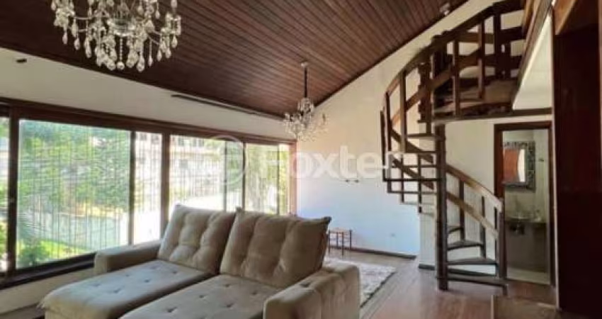 Casa com 3 quartos à venda na Rua Antônio Ribeiro, 321, Santo Antônio, Porto Alegre