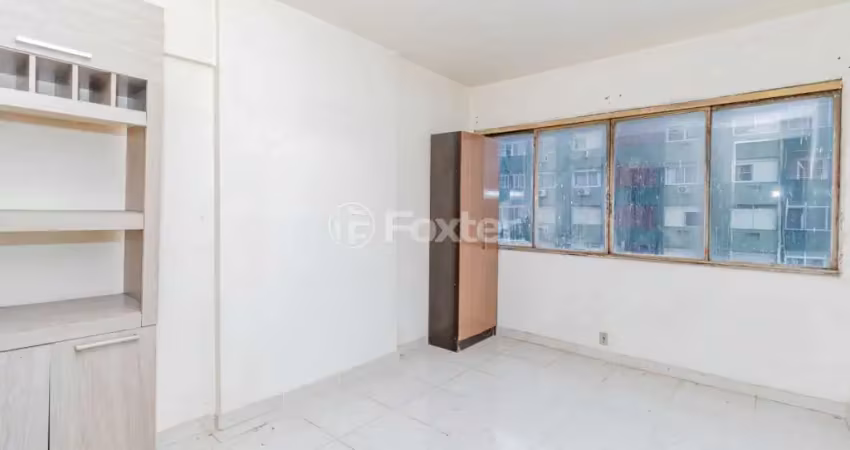 Kitnet / Stúdio à venda na Avenida Senador Salgado Filho, 327, Centro Histórico, Porto Alegre