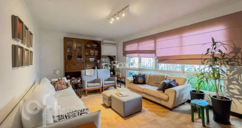 Casa com 3 quartos à venda na Avenida Teixeira Mendes, 1269, Vila Jardim, Porto Alegre