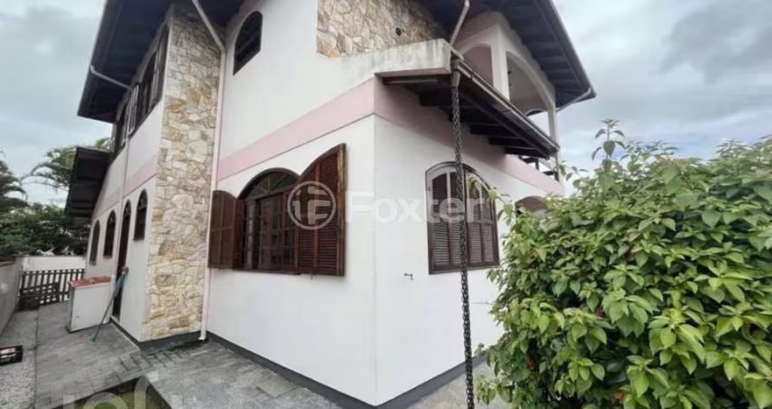 Casa com 3 quartos à venda na Rua Francisco Petry, 104, Centro, Biguaçu
