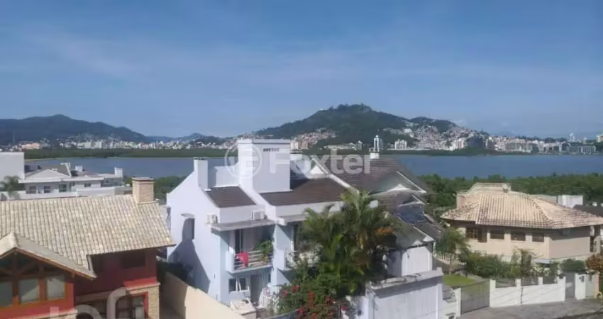 Casa com 3 quartos à venda na Rua Professor Clóvis Menel Calliari, 158, João Paulo, Florianópolis