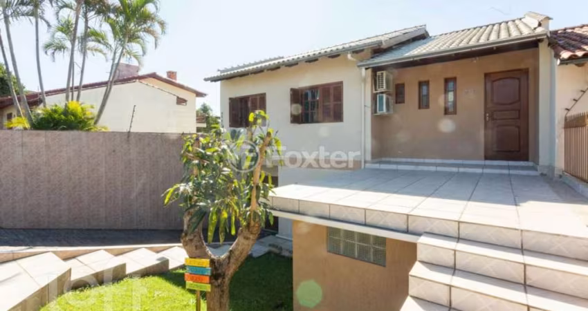 Casa com 3 quartos à venda na Rua Doutor Osvaldo Degrazia, 320, Costa e Silva, Porto Alegre