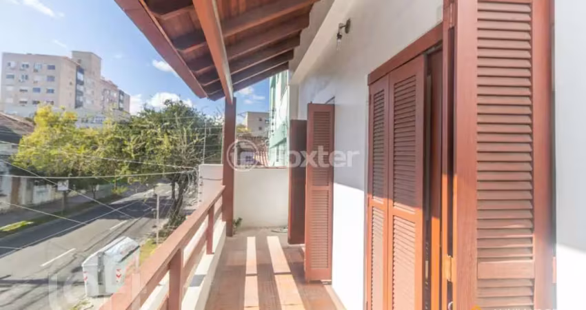 Casa com 3 quartos à venda na Rua Doutor Sebastião Leão, 233, Azenha, Porto Alegre