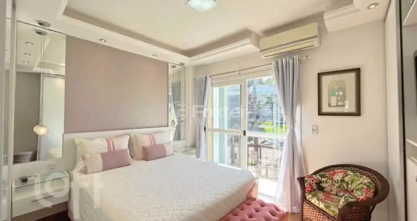 Casa com 2 quartos à venda na Rua Irmão Jaime Biazus, 215, Guarujá, Porto Alegre