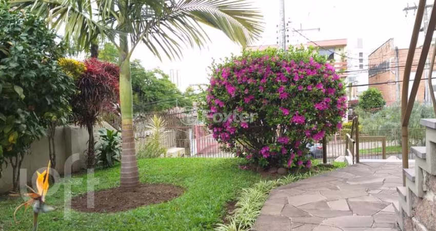 Casa com 3 quartos à venda na Rua Guilherme Schell, 209, Santo Antônio, Porto Alegre