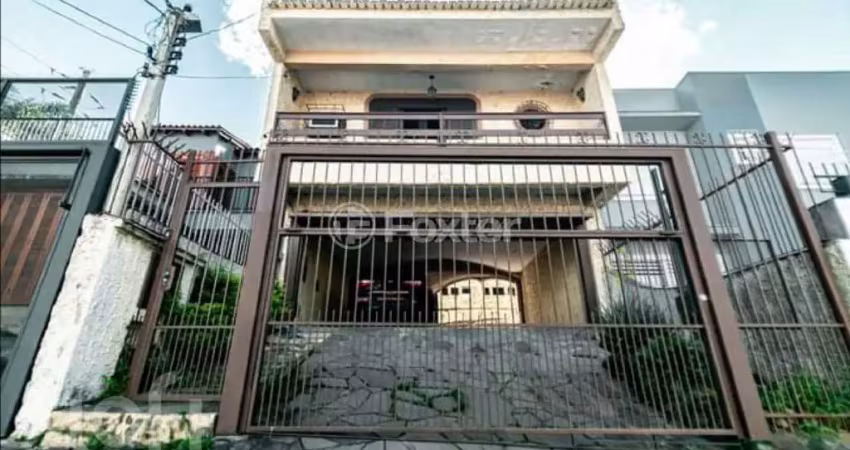 Casa com 3 quartos à venda na Rua Doutor Eduardo Chartier, 275, Passo da Areia, Porto Alegre