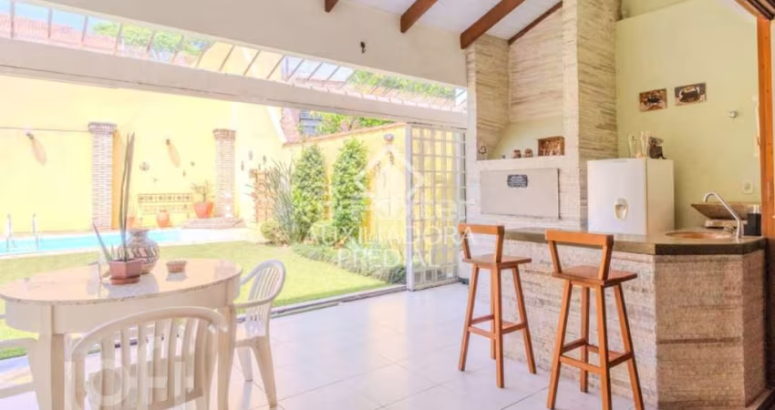 Casa com 3 quartos à venda na Rua Lindolfo Color, 65, Medianeira, Porto Alegre