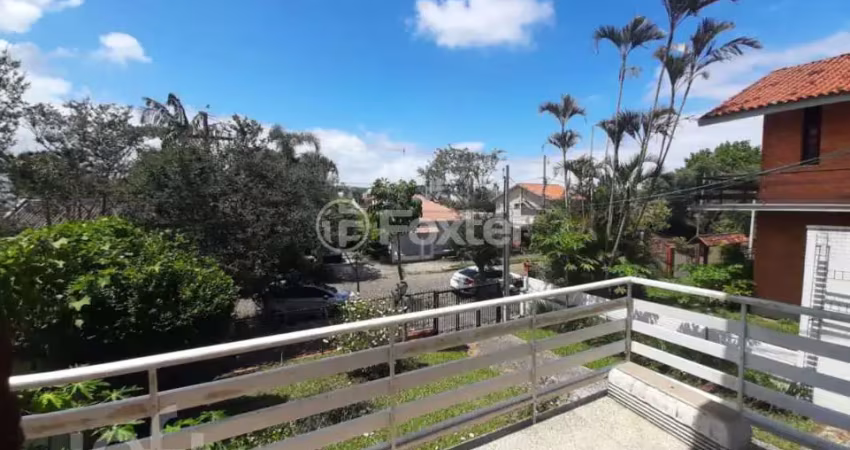 Casa com 3 quartos à venda na Rua Manauê, 76, Vila Assunção, Porto Alegre
