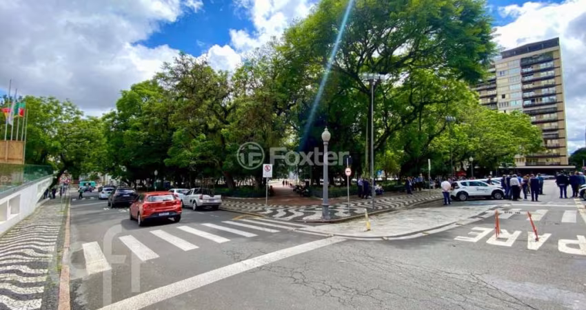 Apartamento com 3 quartos à venda na Rua Duque de Caxias, 910, Centro Histórico, Porto Alegre