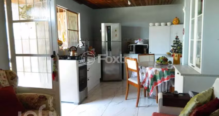Casa com 2 quartos à venda na Avenida Natal, 109, Medianeira, Porto Alegre