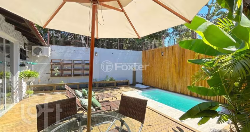 Casa com 4 quartos à venda na Rua Afonso Arinos, 625, Camaquã, Porto Alegre