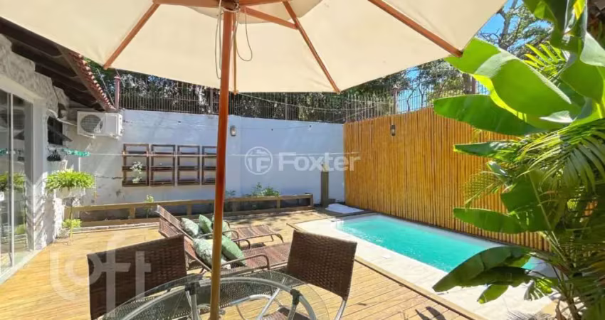 Casa com 4 quartos à venda na Rua Afonso Arinos, 625, Camaquã, Porto Alegre