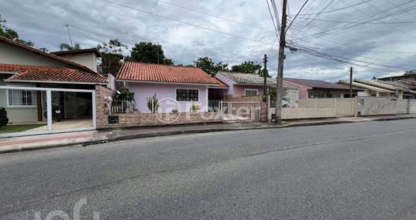 Casa com 2 quartos à venda na Rua Julieta da Silva Melo, 358, Forquilhas, São José