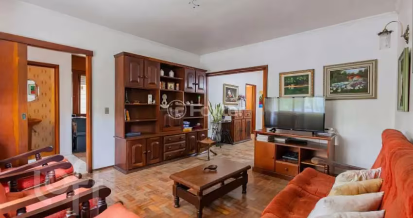 Casa com 3 quartos à venda na Rua Sapê, 725, Passo da Areia, Porto Alegre