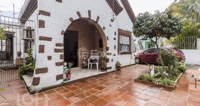 Casa com 3 quartos à venda na Praça Chopin, 30, Passo da Areia, Porto Alegre