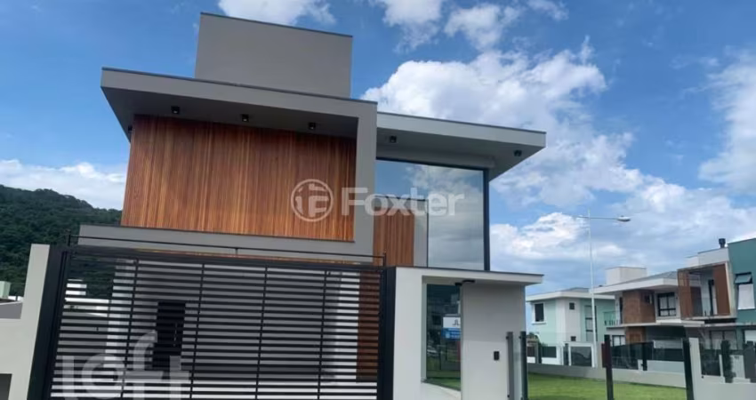 Casa à venda na Rodovia Doutor Antônio Luiz Moura Gonzaga, 3156, Rio Tavares, Florianópolis