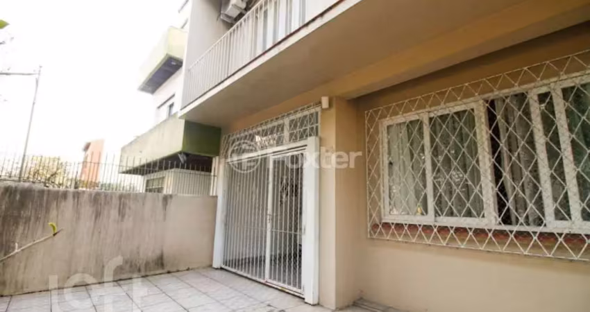 Casa com 3 quartos à venda na Rua João Abbott, 528, Petrópolis, Porto Alegre