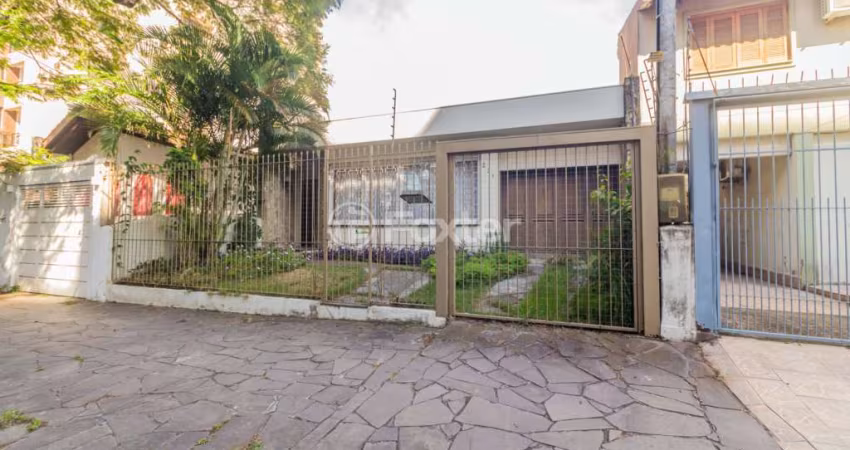 Terreno à venda na Rua Líbero Badaró, 231, Passo da Areia, Porto Alegre
