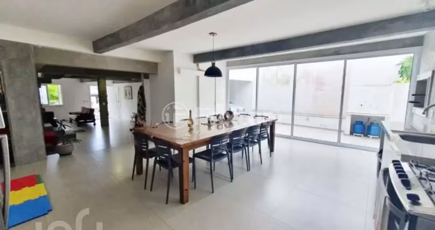 Casa com 3 quartos à venda na Rua Comendador Albino Cunha, 261, Cristo Redentor, Porto Alegre