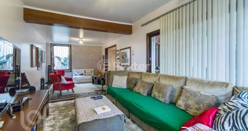 Casa com 3 quartos à venda na Avenida Lavras, 530, Petrópolis, Porto Alegre